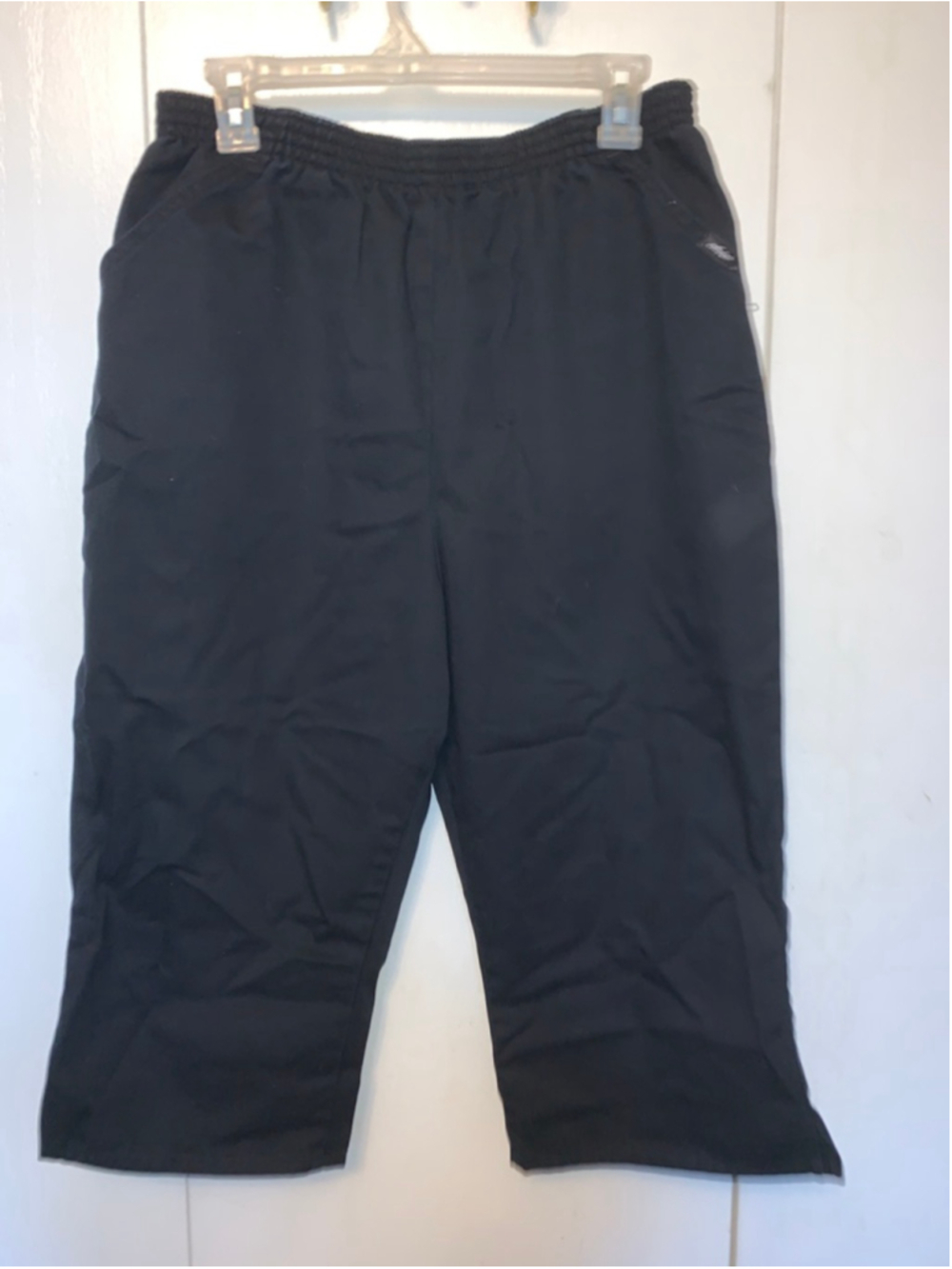 Women's Chic Black Capri Pants Size 16